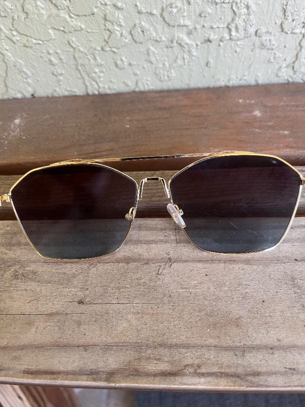 Quay Australia Better Off 111 Gold Metal Aviator Sunglasses Missing Nose Pad NWT